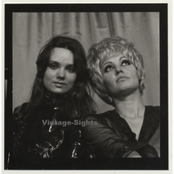 Lacquer Lady & Sweet Blonde *1 / Portrait (Vintage Contact Sheet Photo 1970s)