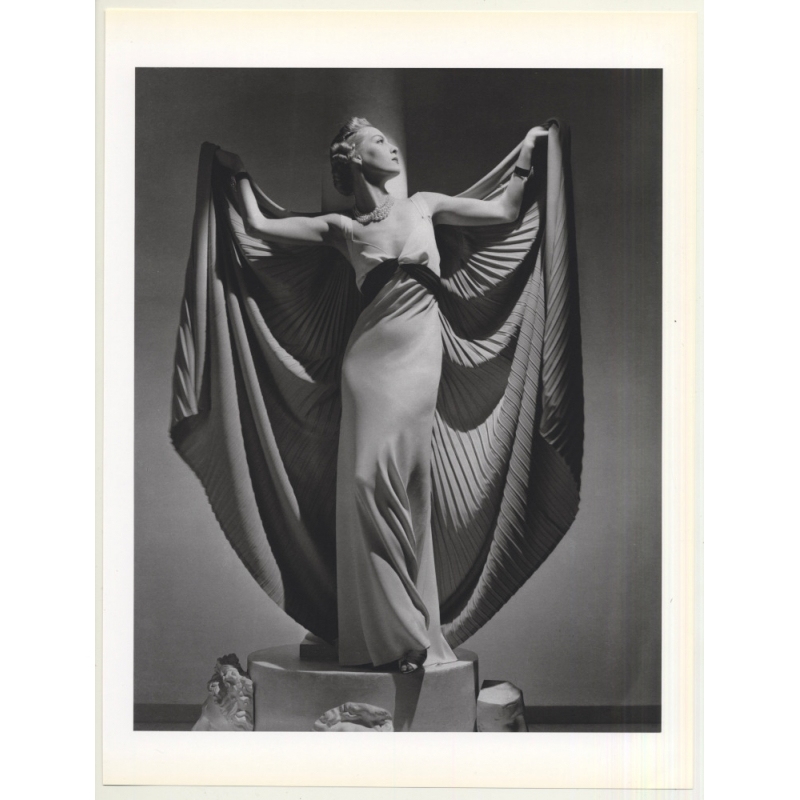Horst P. Horst: Helen Bennett French Vogue 1936 (Sheet 1992: Form Horst 27 x 35.5 CM) Horst P. Horst: Helen Bennett French Vogue 1936 (Sheet 1992: Form Horst 27 x 35.5 CM)