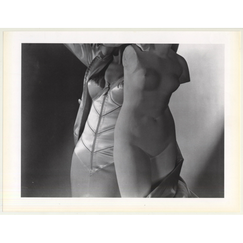 Horst P. Horst: Corset 1940 (Sheet-Fed Gravure 1992: Form Horst 27 x 35.5 CM) Horst P. Horst: Corset 1940 (Sheet-Fed Gravure 1992: Form Horst 27 x 35.5 CM)