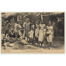 Indochine: Famille Moïs Dans Leur Campement (Vintage PC ~1910s/1920s Ethnic)