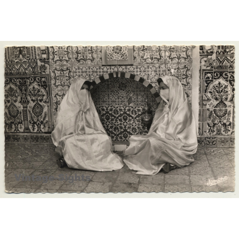 Algeria: 2 Veiled Women - Moorish Interior - Tiles (Vintage RPPC)