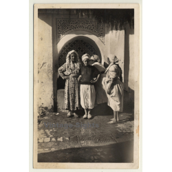 Maghreb: Women At Fountain / Près De La Fontaine (Vintage RPPC)