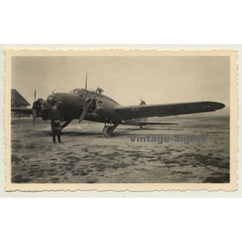 Salon-de-Provence: Avro Anson *3 - École De L'Air - Base De Salon (Vintage Photo 1947) Salon-de-Provence: Avro Anson *3 - École De L'Air - Base De Salon (Vintage Photo 1947)