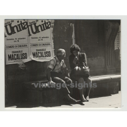 50100 Firenze / Italy: Street Scene Old Couple On Bench (Vintage Photo 1978)