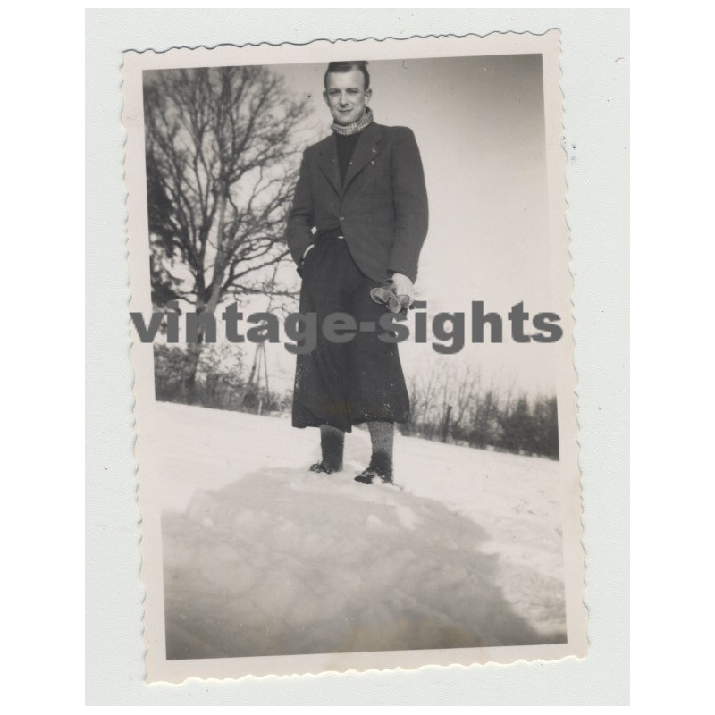 Beautiful Guy In The Snow / Plus Fours - Knickerbockers  (Vintage Photo 40s/50s Gay Int)