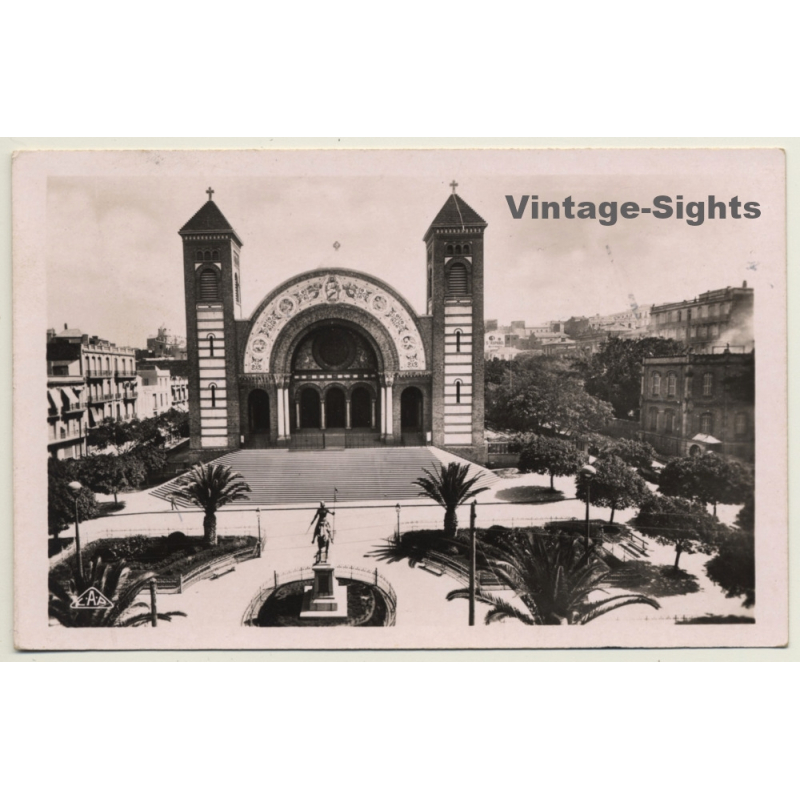 Oran / Algeria: Oran Cathedrale / Statue Jeanne D'Arc (Vintage RPPC 1938) Oran / Algeria: Oran Cathedrale / Statue Jeanne D'Arc (Vintage RPPC 1938)