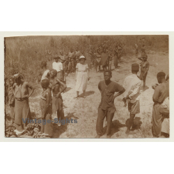 Congo-Belge: Colonial Woman Amongst Indigenous Tribe (Vintage Photo ~1920s)
