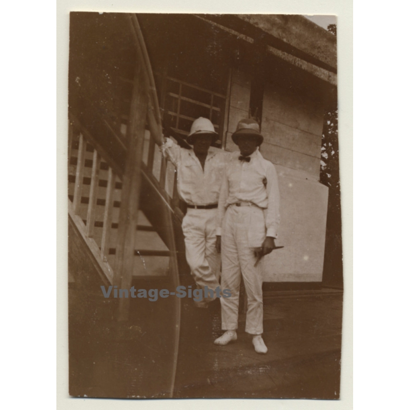 Congo-Belge: 2 Colonial Guys In Front Of House (Vintage Photo 1929)