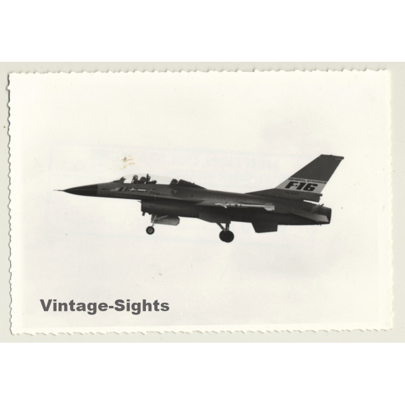 General Dynamics F-16 / Fighting Falcon Loockheed Martin (Vintage Photo ~1990s) General Dynamics F-16 / Fighting Falcon Loockheed Martin (Vintage Photo ~1990s)