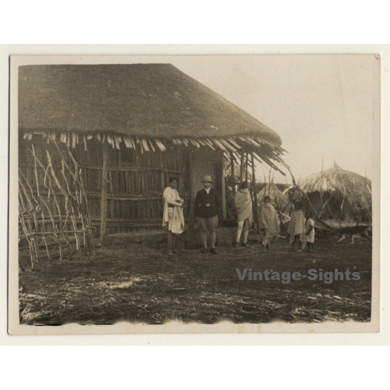 Ethiopia: German Traveler & Indigenous In Front Of Straw Hut (Vintage Photo 1936)