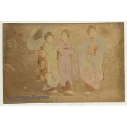 Japan: 3 Geishas In Kimonos / Wagasa - Meiji Period (Vintage Hand Tinted Photo ~1890s)