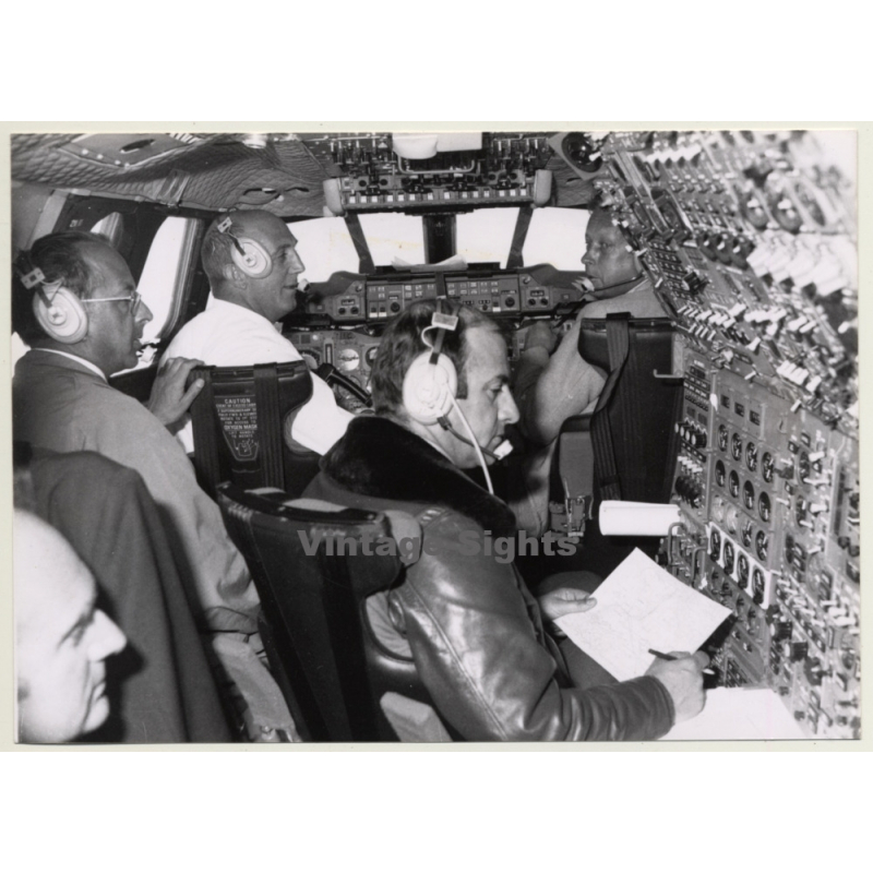 31.3.1976: André Turcat In Cockpit Of Concorde N° 7 (Vintage Press Photo)