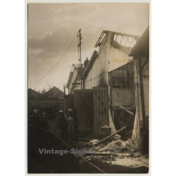 Saint-Maur / France: Fire At Chemical Factory - Firefighters (Vintage Press Photo 1930s/1940s)