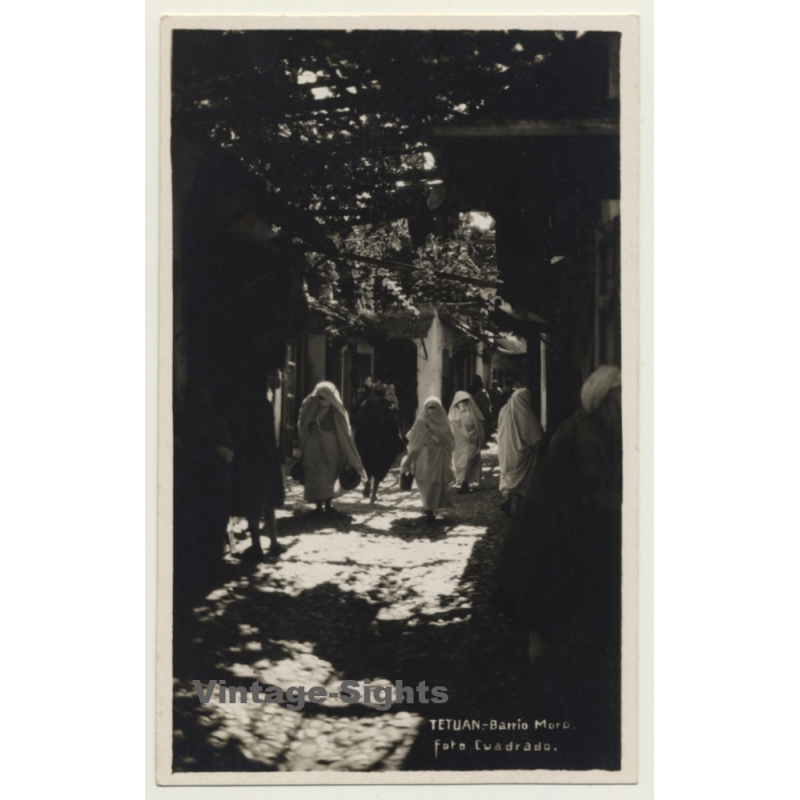 Tetuan / Morocco: Barrio Moro - Street Scene - Burqa (Vintage RPPC ~1930s) Tetuan / Morocco: Barrio Moro - Street Scene - Burqa (Vintage RPPC ~1930s)