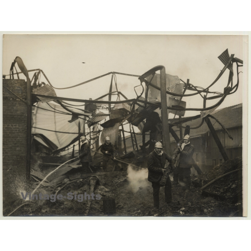 Saint Denis: Terrible Incendie / Usine De Broyage - Pompiers (Vintage Press Photo ~1930s) Saint Denis: Terrible Incendie / Usine De Broyage - Pompiers (Vintage Press Photo ~1930s)