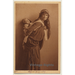 Lehnert & Landrock N° 187: Bedouine Et Son Enfant / Carries Baby On Back (Vintage PC ~ 1920s)