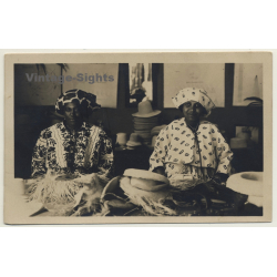 Paramaribo / Suriname: Hat Weavers / Hoedenvlechtsters (Vintage RPPC 1928)