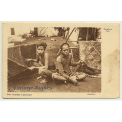 Java / Indonesia: Solo Javanese At Batikwork / Ethnic (Vintage PC ~1910s)