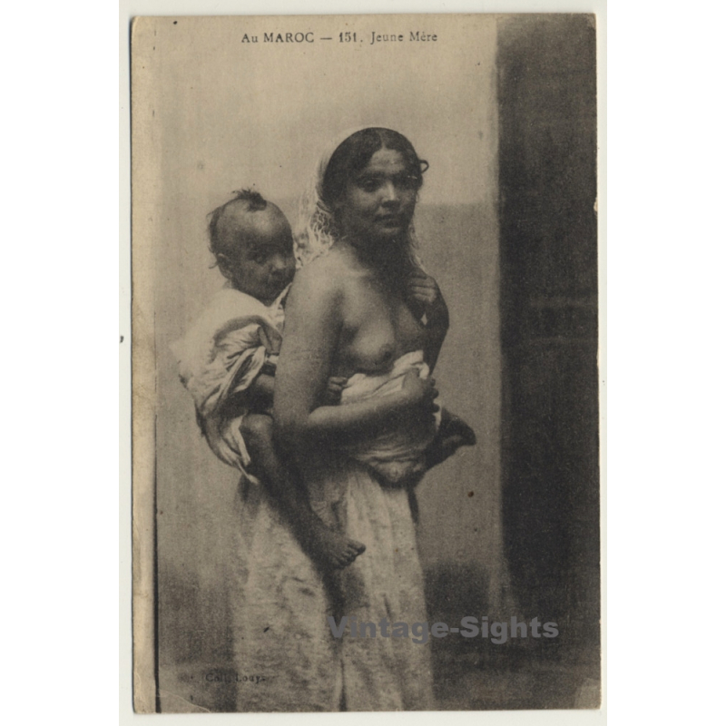 Morocco: Young Mother & Baby / Semi Nude - Ethnic (Vintage PC 1917)