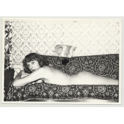 Nude Curlyhead Reclining On Couch Bed / Hairy Armpits - 70s Wallpaper (Vintage Amateur Photo 70s)