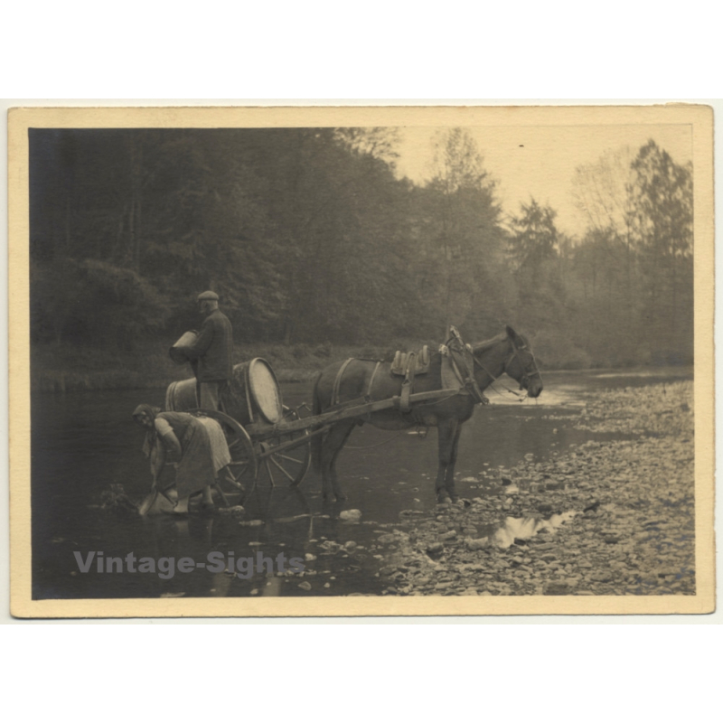 Rutten: Old Couple Collects Water At River / Water Tank Carriage - Horse (Vintage Photo ~1910s/1920s) Rutten: Old Couple Collects Water At River / Water Tank Carriage - Horse (Vintage Photo ~1910s/1920s)