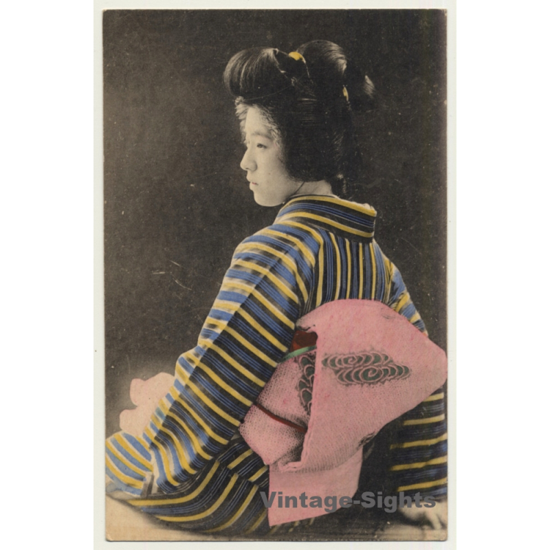 Japan: Geisha In Traditional Costume / Kimono (Vintage Hand Tinted PC ~1930s)