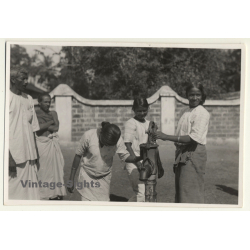 India: Local Females At Well / Sarong (Vintage Photo ~1930s)