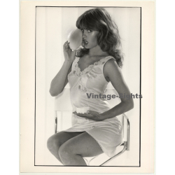 Lascivious Blonde Woman Powders Herselft / Make-Up (Vintage Fashion Photo: Wolfgang...