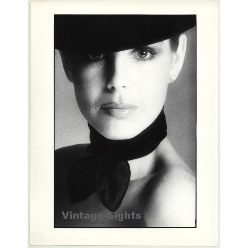 Portrait: Female Fashion Model *6 / Hairstyle (Vintage Photo: Wolfgang Klein 1980s DIN A4+)