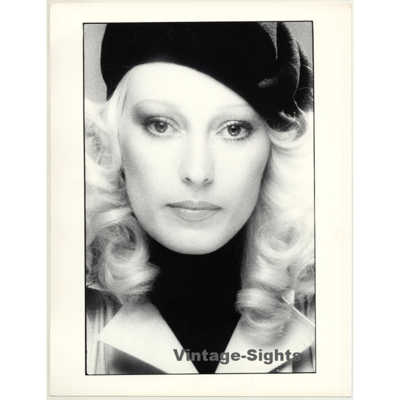 Portrait: Female Fashion Model *10 / Hairstyle (Vintage Photo: Wolfgang Klein 1980s DIN A4+)