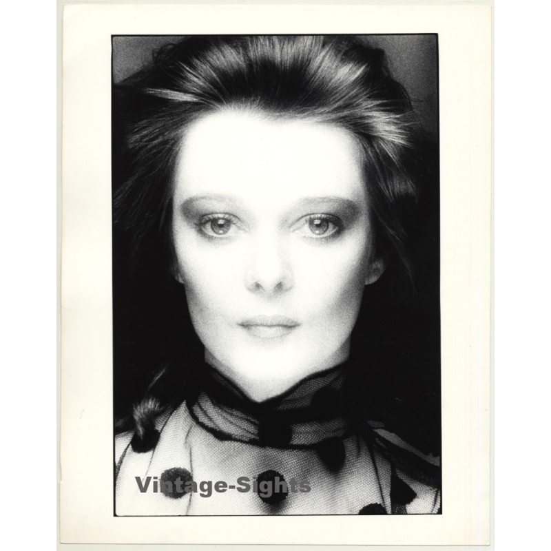 Portrait: Female Fashion Model *14 / Hairstyle (Vintage Photo: Wolfgang Klein 1980s DIN A4+)