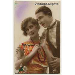Léo De Pradet 563 / Belle Epoque: Couple In Love (Vintage Hand Tinted RPPC 1925)