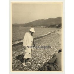 Élisabeth En Bavière - Reine Des Belges *4 / Seashore (Vintage Photo 1950s/1960s)