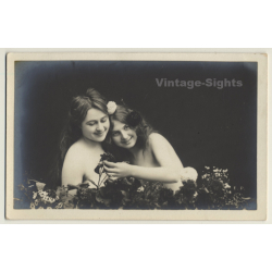2 French Nudes Covered By Flowers*1 / Belle Epoque - Risqué (Vintage RPPC E. P. ~1900s)