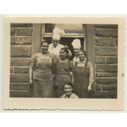 Stuttgart / Germany: Bäckerei Belegschaft / Bakery Staff (Vintage Photo ~1940s)