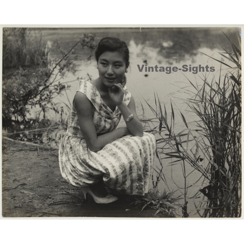 Pretty Japanese Woman At Lake Shore (Vintage Gelatin Silver Print ~1940s/1950s) Pretty Japanese Woman At Lake Shore (Vintage Gelatin Silver Print ~1940s/1950s)