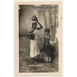 India: Native Girls - Coolis / Head-Carrying - Ethnic (Vintage RPPC)