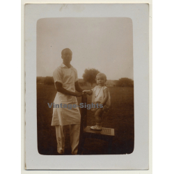 Congo Belge: Indigenous Man & Colonial Baby Girl (Vintage Photo 1933)