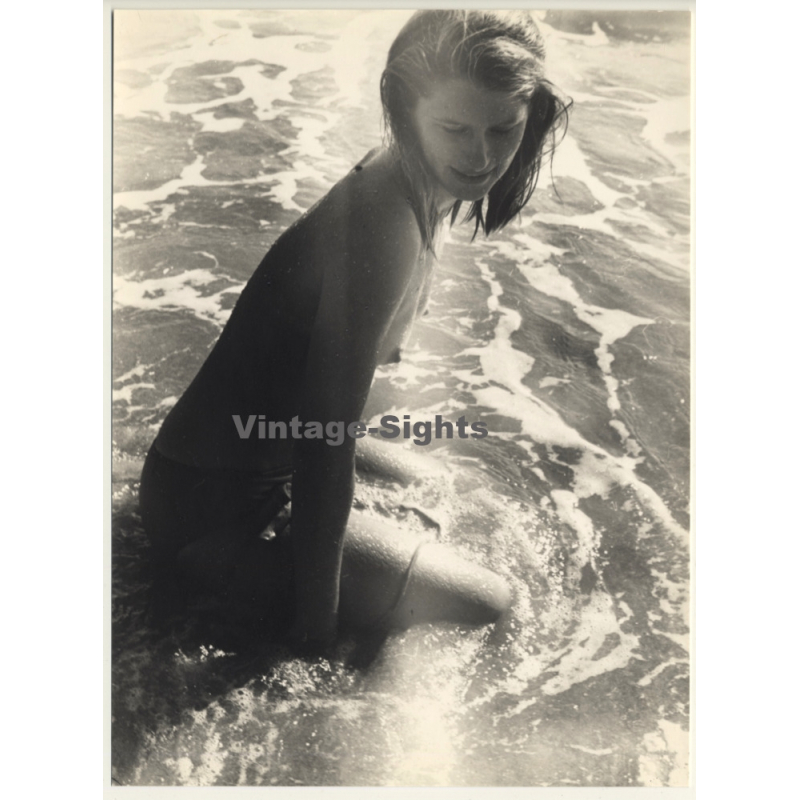 Jerri Bram (1942): Pretty Topless Woman Kneeling In Surf (Vintage Photo ~1970s/1980s)