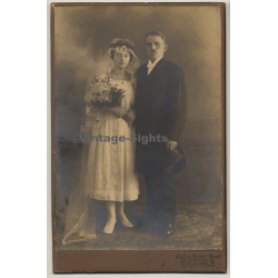 Atelier E.Rost / Dresden: Wedding Couple / Flowers (Vintage Cabinet Card ~1910s/1920s)