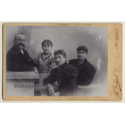 H.Traut / München: Father & His 3 Daughters (Vintage Cabinet Card ~1910s/1920s)