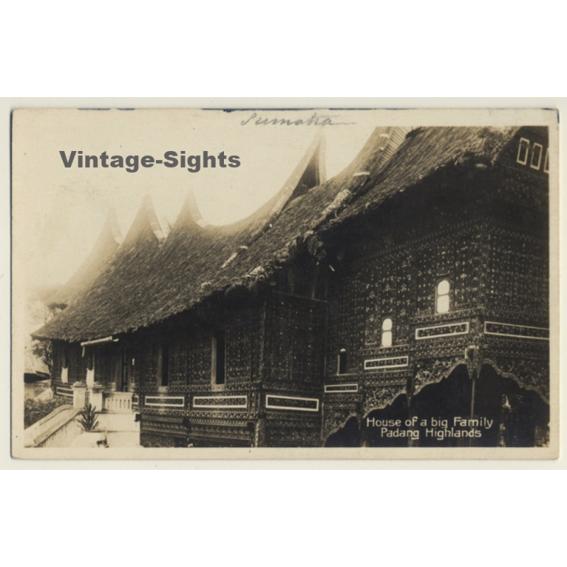 Sumatra / Indonesia: House Of A Big Family Padang Highlands (Vintage RPPC)