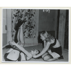 Irving Klaw: Mistress Closes Gag On Tied Maid R-757 / Pin-up - BDSM (Vintage Photo USA)