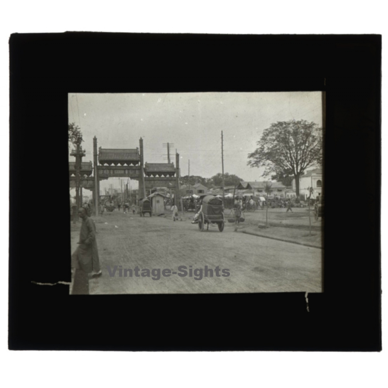 Beijing / China: Une Rue - Street Scene - Rickshaw (Vintage Glass Dia Positive 1910s) Beijing / China: Une Rue - Street Scene - Rickshaw (Vintage Glass Dia Positive 1910s)