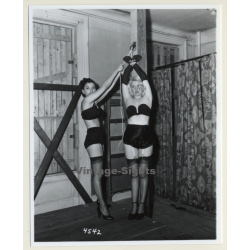 Irving Klaw: Mistress & Blonde Maid Tied To Pole 4542 / Pin-up - BDSM (Vintage Photo USA)