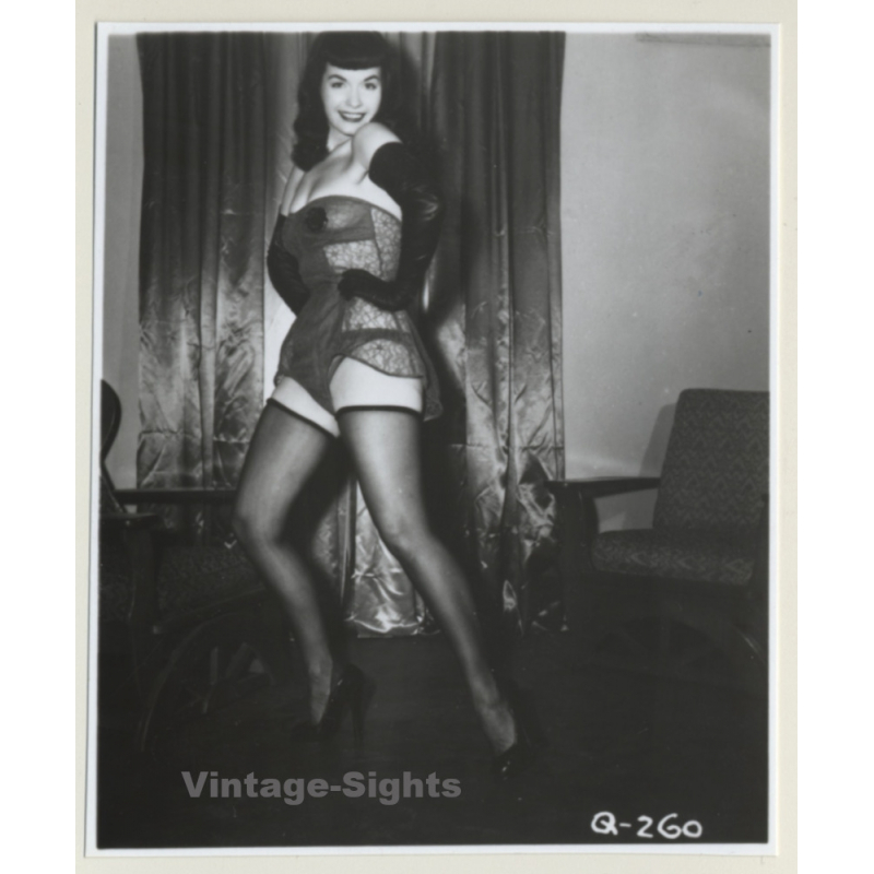 Irving Klaw: Bettie Page Teases Camera Q-260 / Pin-up - BDSM (Vintage Photo USA)