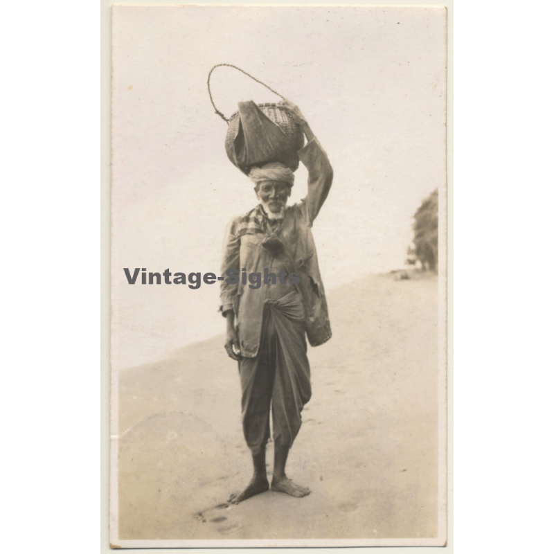 Sumatra / Indonesia: Native Old Man Head Carrying / Ethnic (Vintage RPPC 1931)