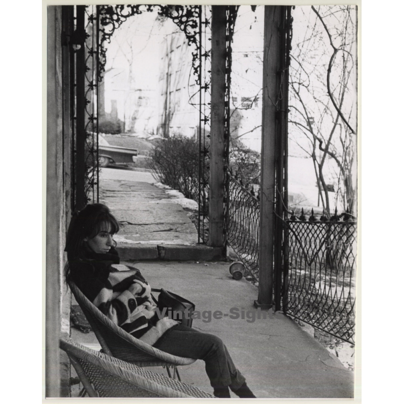 Jerri Bram (1942): Pensive Beauty In Wicker Chair / Porch (Vintage Photo ~1970s) Jerri Bram (1942): Pensive Beauty In Wicker Chair / Porch (Vintage Photo ~1970s)