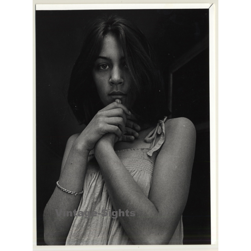 Jerri Bram (1942): Intense Portrait Of Pretty Young Woman (Vintage Photo ~1970s) Jerri Bram (1942): Intense Portrait Of Pretty Young Woman (Vintage Photo ~1970s)