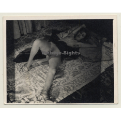 Elegant Brunette Nude With Black Cloth*1 / Risqué (Vintage Photo ~1940s/1950s)